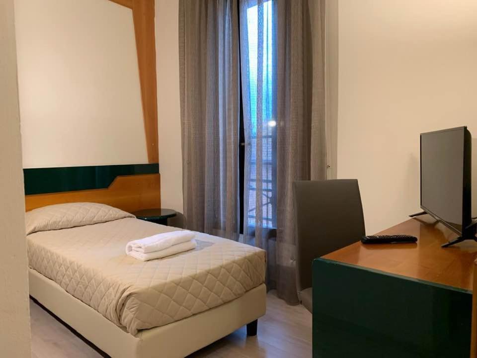 Hotel Доцца Экстерьер фото